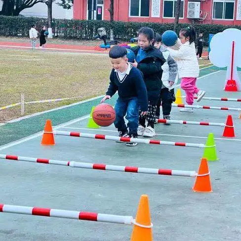 篮球防守训练中如何提高体能和耐力_1